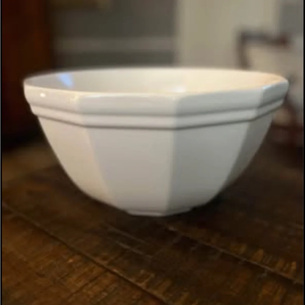 Pfaltzgraff White Heritage Pattern Stoneware Serving Bowl Made in USA
